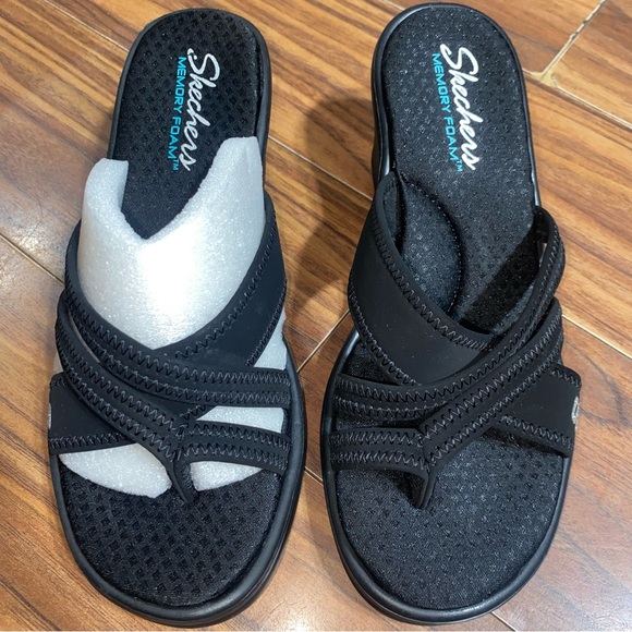 Skechers Young At Heart Wedge Sandals Black Memory Foam size 8 - Picture 2 of 8